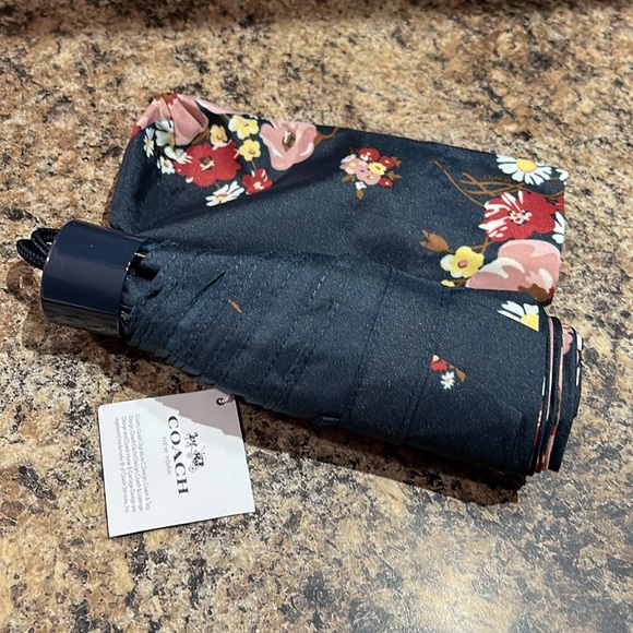 Coach Mini Umbrella With Daisy Bouquet Print - Picture 5 of 5
